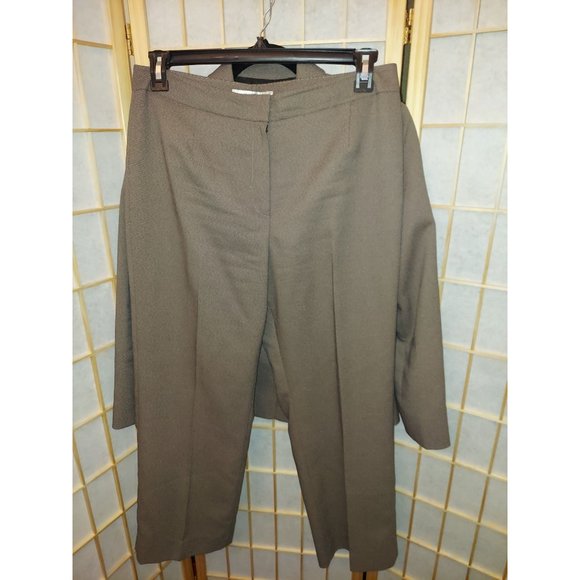 KASPER 2 Piece Pant Suit; Short jacket with straight style pants (Jacket Size 10 - Picture 4 of 6